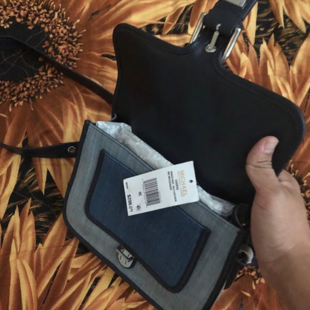 Purse - Picture 1 of 1